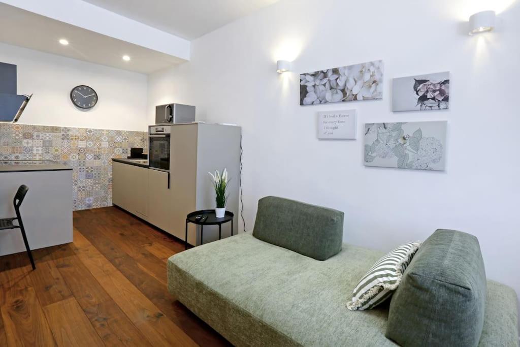 Wally Apartment Ljubljana Buitenkant foto