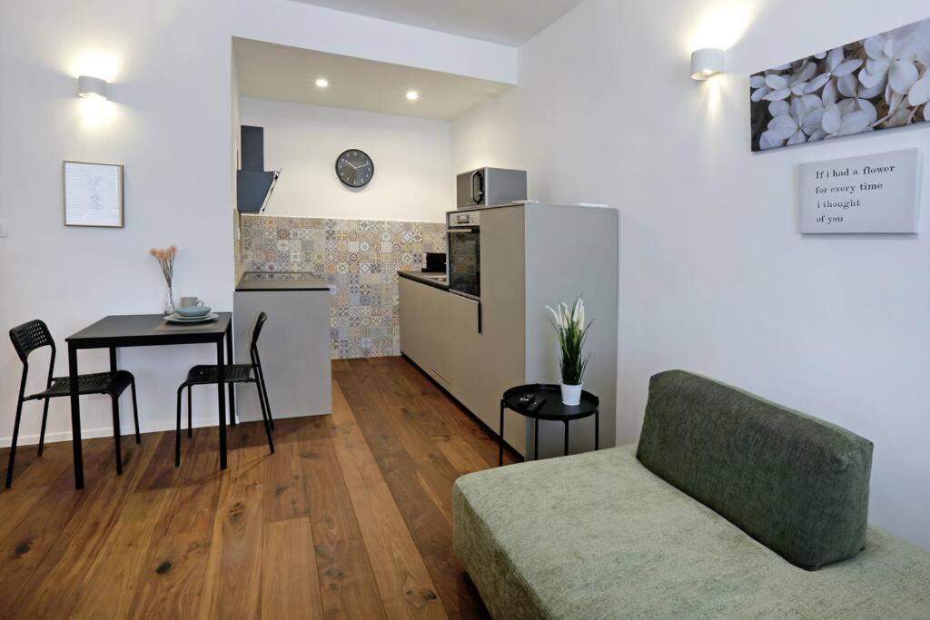 Wally Apartment Ljubljana Buitenkant foto