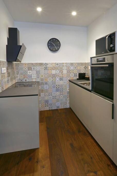 Wally Apartment Ljubljana Buitenkant foto